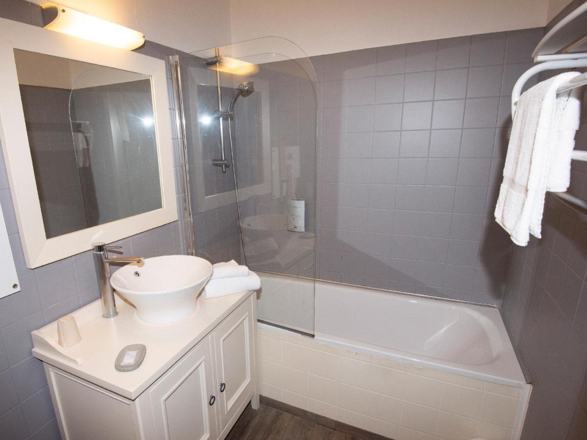 Cit'Hotel Les Eleis Saint-Martin-de-Fraigneau Buitenkant foto
