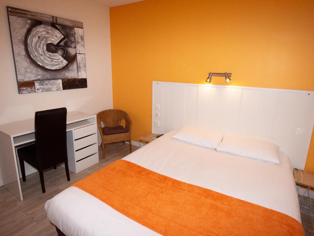 Cit'Hotel Les Eleis Saint-Martin-de-Fraigneau Buitenkant foto