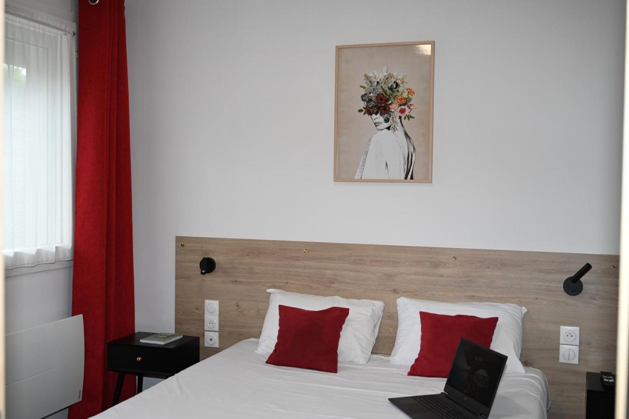 Cit'Hotel Les Eleis Saint-Martin-de-Fraigneau Buitenkant foto