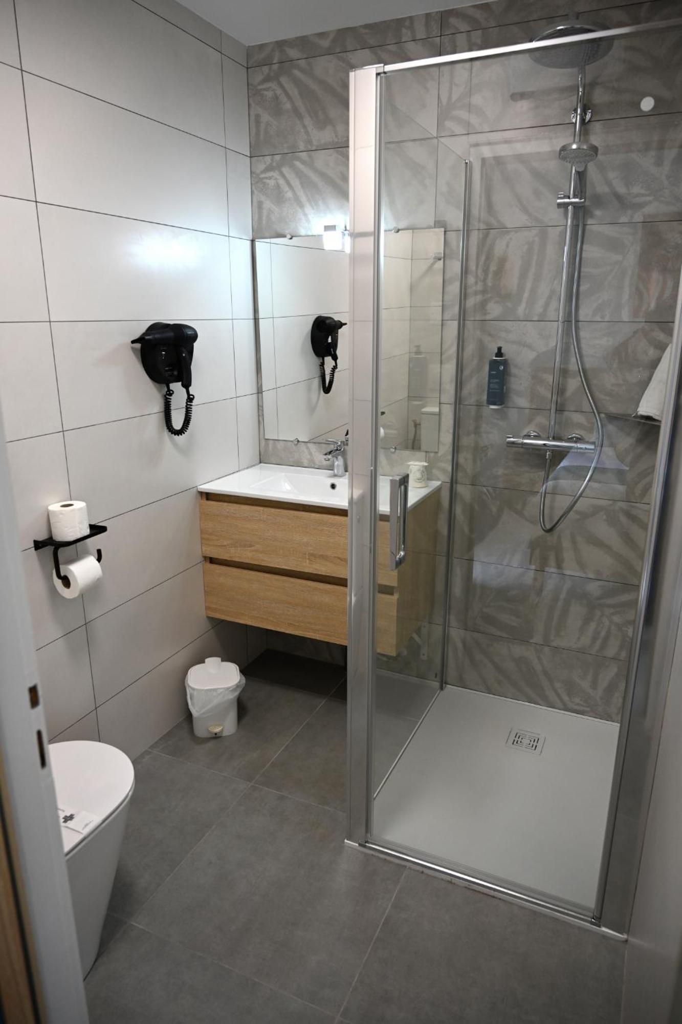 Cit'Hotel Les Eleis Saint-Martin-de-Fraigneau Buitenkant foto
