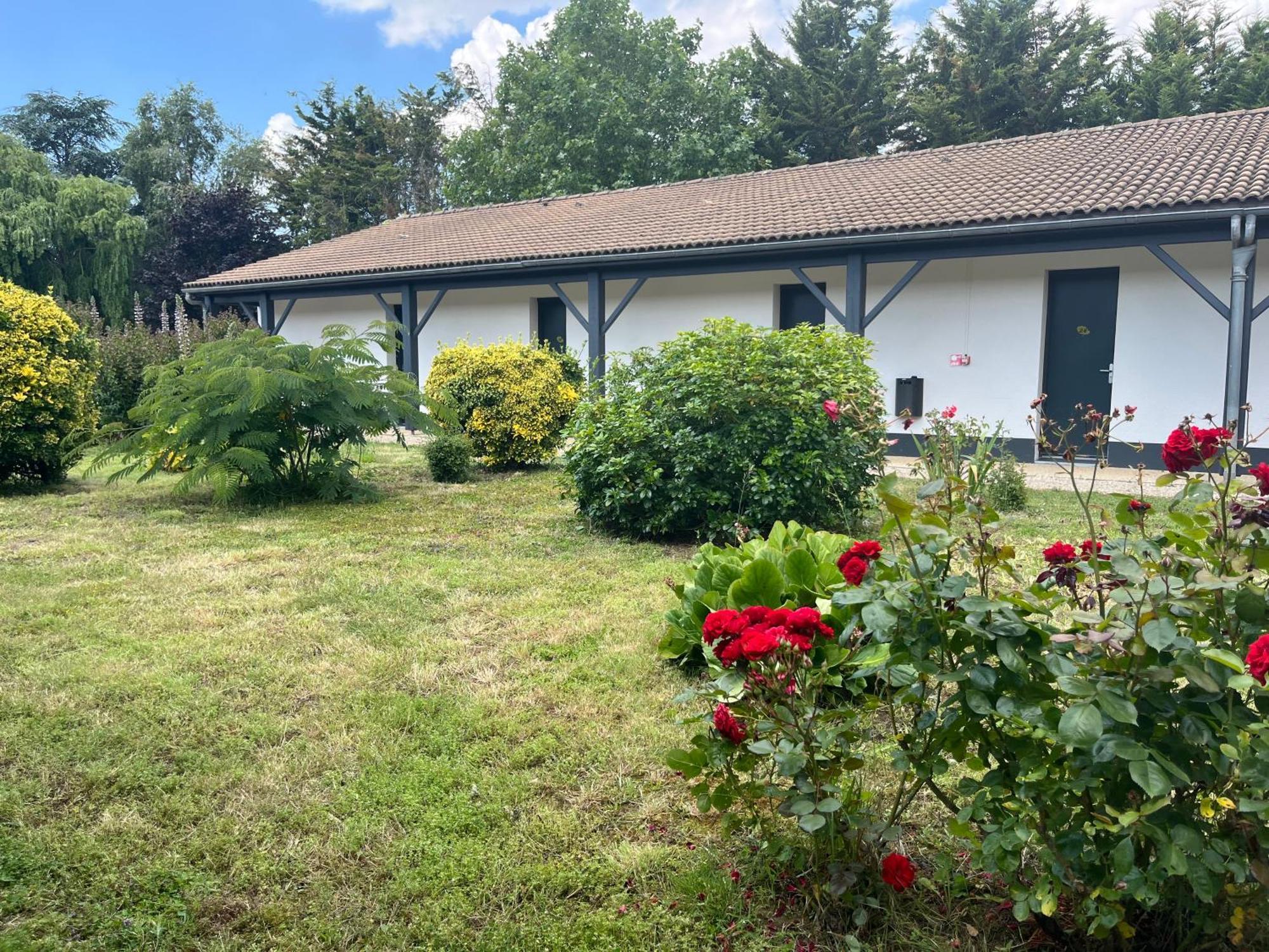 Cit'Hotel Les Eleis Saint-Martin-de-Fraigneau Buitenkant foto