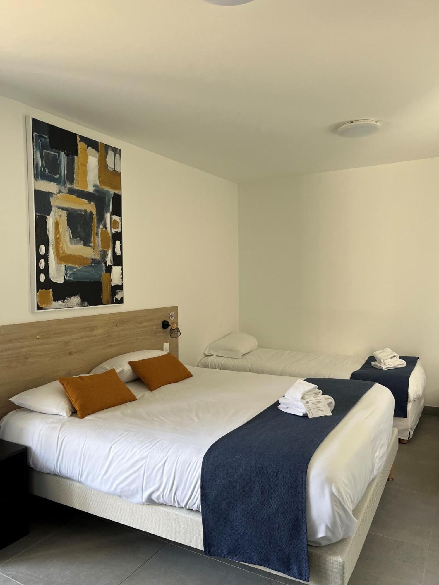 Cit'Hotel Les Eleis Saint-Martin-de-Fraigneau Buitenkant foto