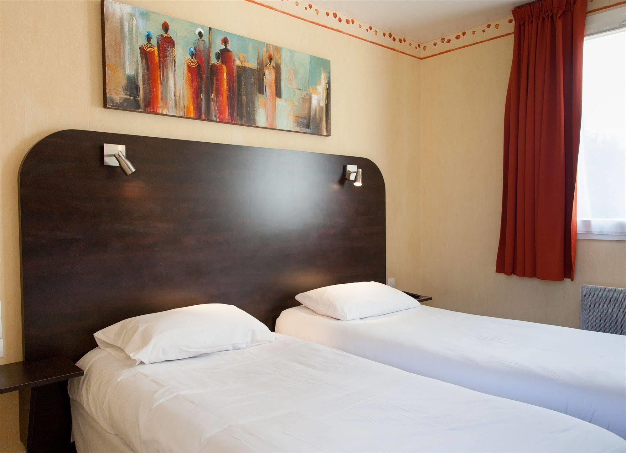 Cit'Hotel Les Eleis Saint-Martin-de-Fraigneau Buitenkant foto